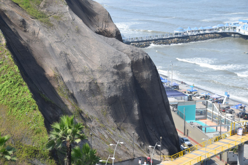 Cliffs that abut the ocean in the Miraflores District contain the alluvial fan sediments of the Lima Conglomerate.