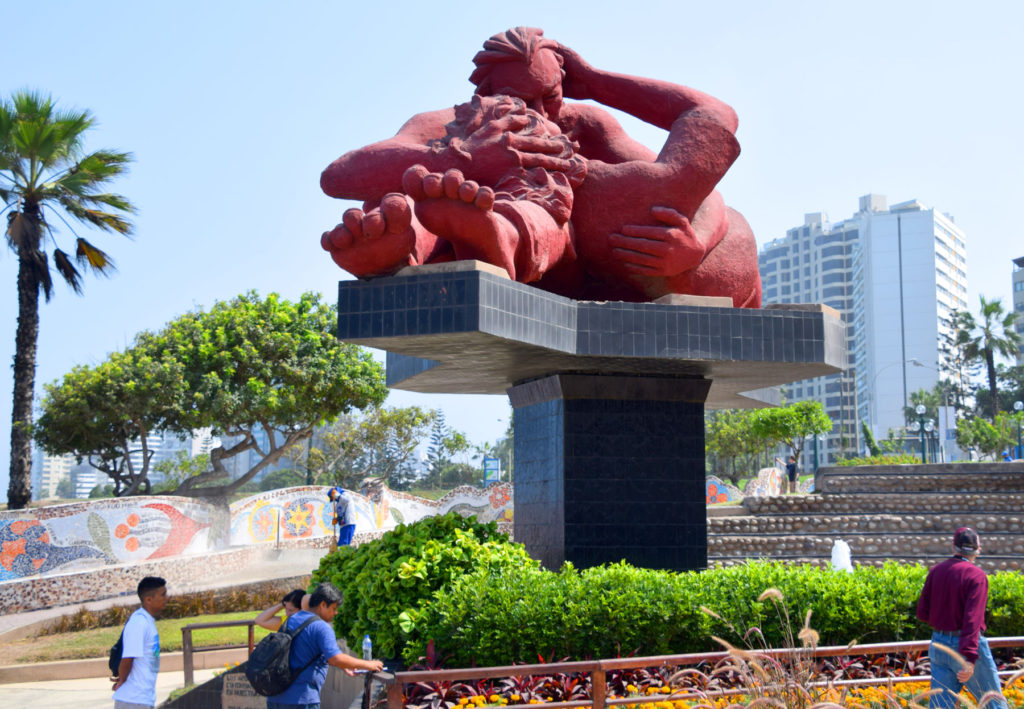 Víctor Delfín's large carving of a couple in a deep embrace is the centerpiece of the Miraflores Malecon's Park of Love.